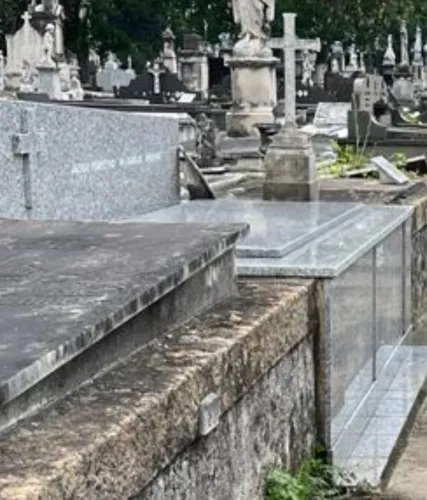 Jazigo Perpétuo Cemitério Caju vazio e limpo