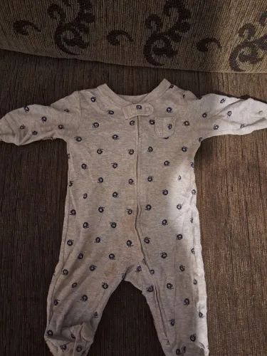 Macacão de bebê cinza com estampa