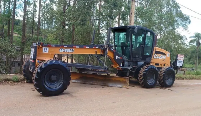 Motoniveladora Case 845B ano 2021 com 5860 horas, em MG