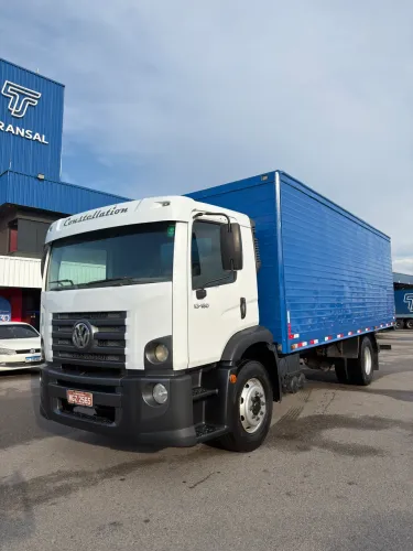 Caminhão VW Constelation 13-180 Ano 2009 com Baú