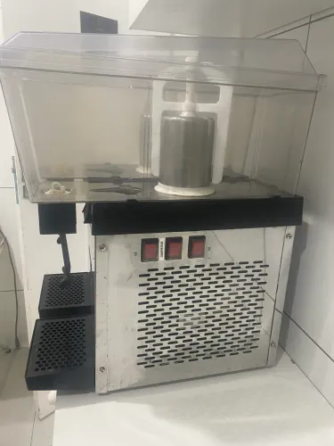 REFRESQUEIRA CROYDON 02 Cubas, 30 L  E FRITADEIRA CROYDON- 8000W