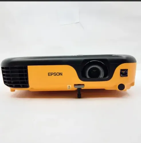 Projetor Epson EB-X02 precisa de lâmpada.