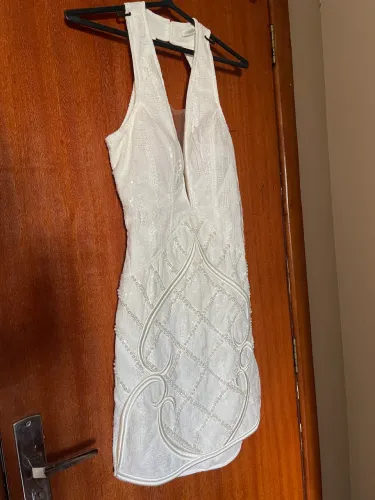 vestido curto de festa branco mondabelle 