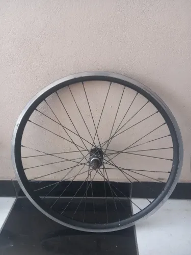 Roda aero dianteira aro 24 de bike.