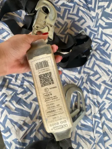 Cinto paraquedista com trava queda.