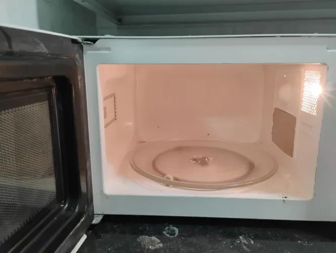 Micro-ondas em perfeito estado