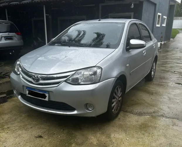Alugo uber 99 toyota etios 2014 sedan revisado  
