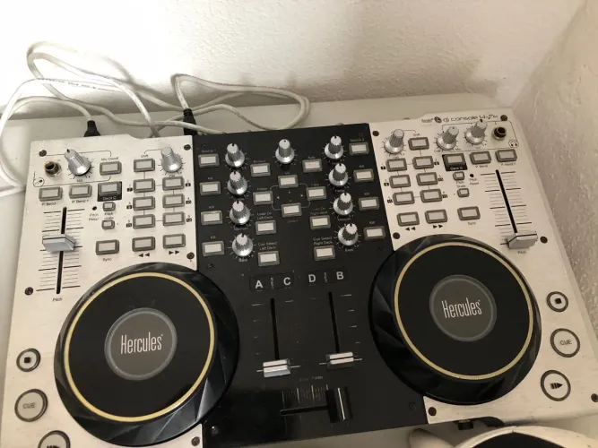 Controladora Hercules DJ Console 4-Mx