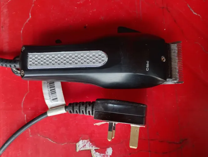 Máquina de cortar cabelo profissional marca pro comprado na Inglaterra