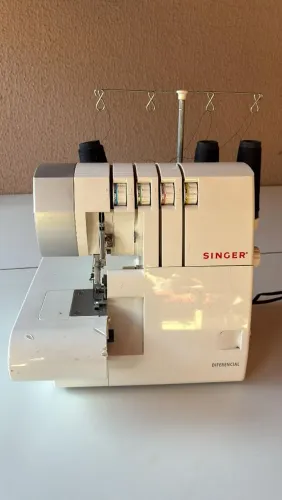 Máquina de costura Ultralock  Singer Diferencial 