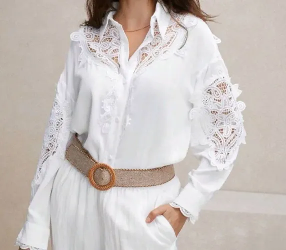 Camisa de renda detalhes vazados tam G