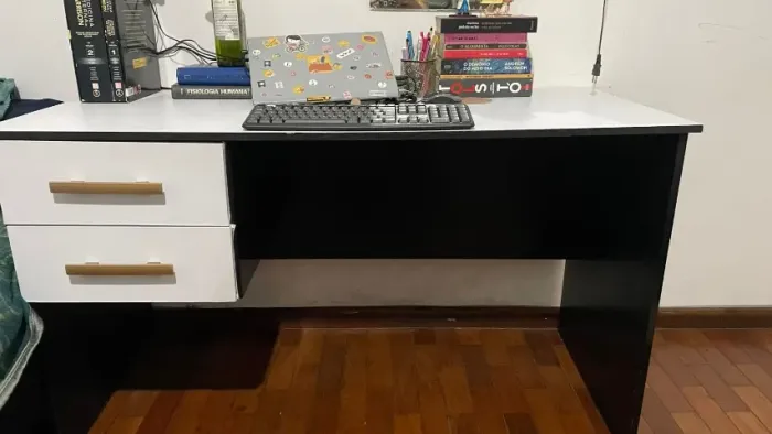 Mesa de escritório - 2 gavetas