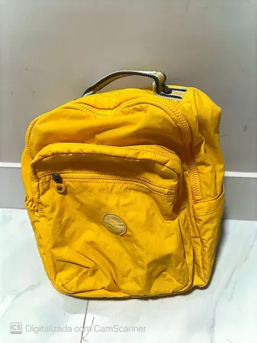Mochila amarela Kipling original