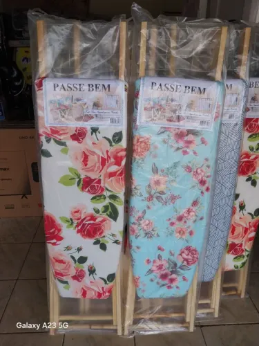 Tábuas de passa roupas lindas