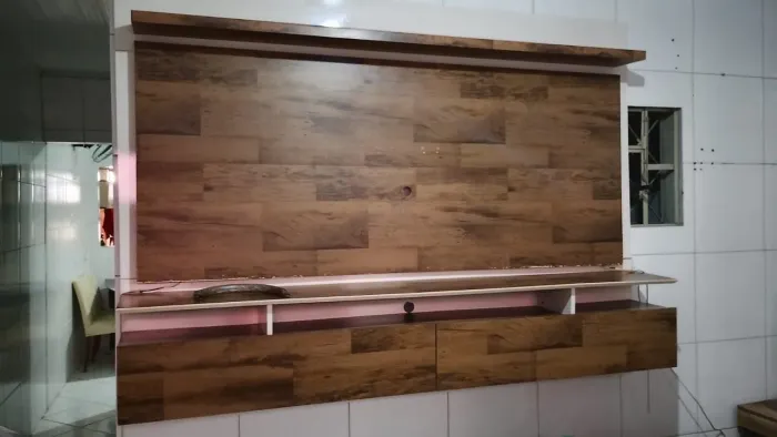 Vendo um painel grande em MDF . Motivo da venda porque não coube na casa que aluguei 