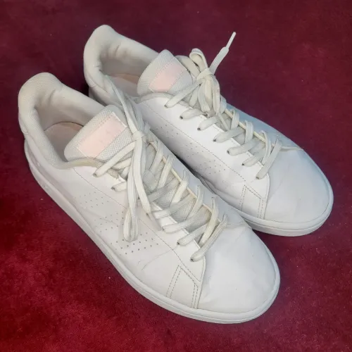Tênis Adidas branco tam 38