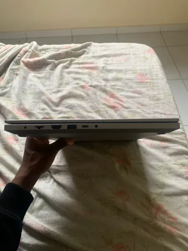 Notebook Samsung Book E30 - i3 10ª Geração, SSD 250GB, Windows 11 (ótimo estado)