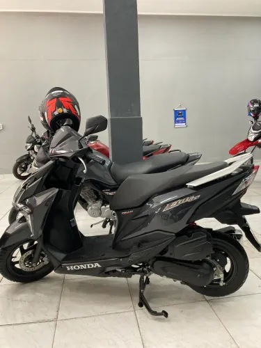 Honda Elite 2024 125CC com baixo KM, em ótimo estado de conservação, moto automática