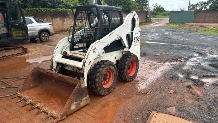 MINI CARREGADEIRA BOB CAT S175