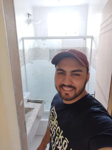 Pedreiro profissional e Técnico em edificações 