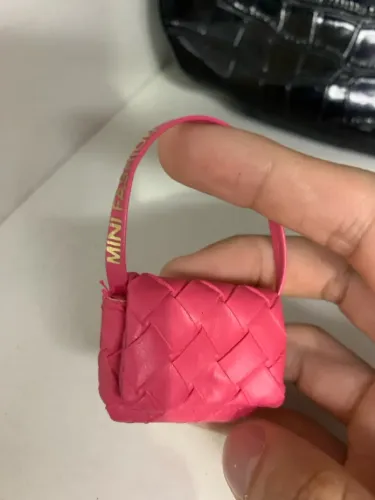 Zuru mini brands fashion - séries de moda 3 mini bolsa rosa com frecho magnético