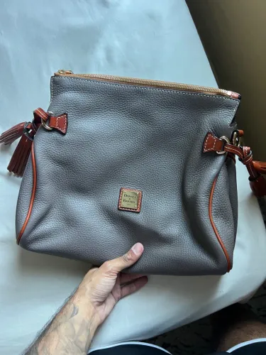 Bolsa Dooney & Bourke Clássica - Elegância em Cada Detalhe