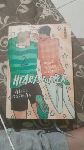 Livro: Heartstopper volume 2(troco por boneca monster High)