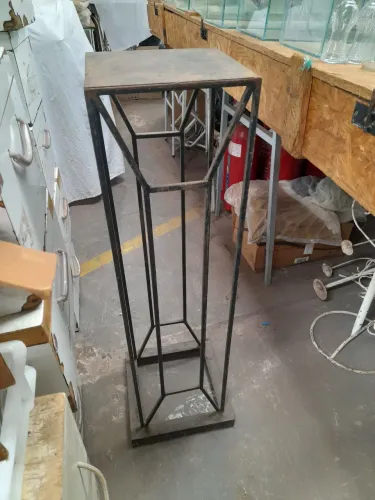 Suporte de Ferro Maciço Para Vaso Flores - 1 Metro de Altura - Algumas Unidades 