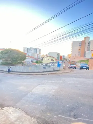 Lote, de esquina, para aluguel