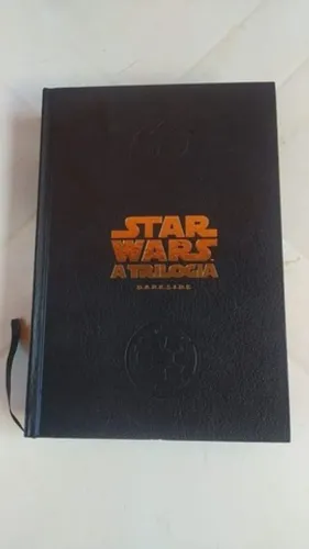 Livro Star Wars a Trilogia Darkside - Capa dura. Edição de luxo. Brilha no escuro.