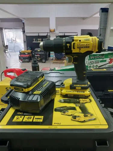 Parafusadeira e Furadeira de impacto 2 baterias de 20v + carregador - Stanley