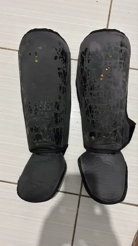 Caneleira Muay Thai Pretorian 