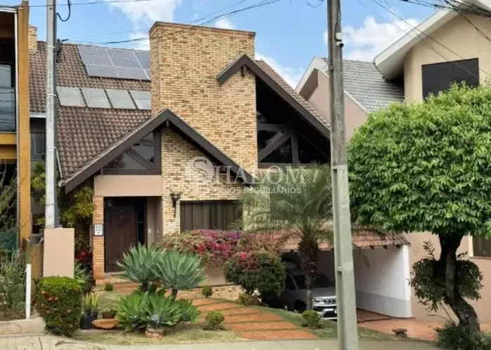 Sobrado à venda em Maringá, Zona 08, com 5 quartos, com 432 m²