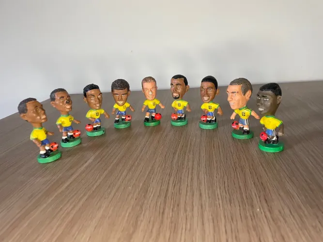 Miniaturas de jogadores de futebol da seleção brasileira
