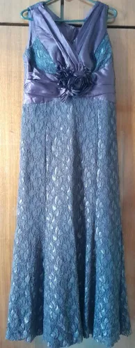 Vestido Roxo todo rendado e forrado Tam. 44