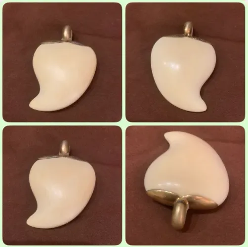 Pingente grande coração em Marfim de Elefante com ouro 18 kl.  Peso: 54.9 gramas