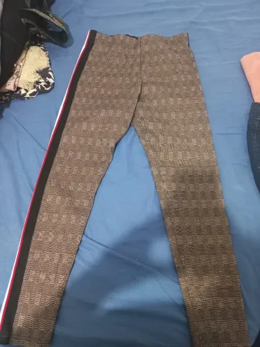 Calça skinny xadrez com listras laterais - Amaro. Peça nova, ainda com etiqueta!