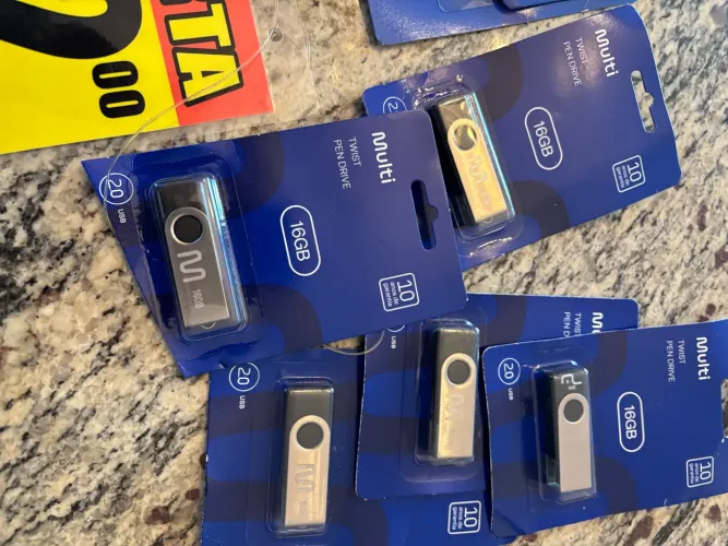 Pen Drive Multi Twist USB 2.0 só 22 reais cada unidade 