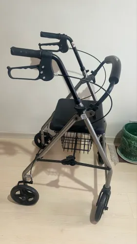 Andador com cadeira