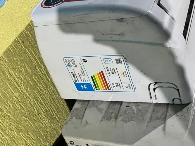 Ar-condicionado TCL Split Inverter 18.000 BTUs. Valor: 1.300,00