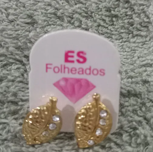 Brinco dourado folhas Bijuterias