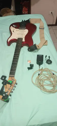 Guitarra elétrica com seus acessórios