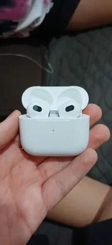AirPods 3ª geração Apple original com estojo de recarga, usado em bom estado