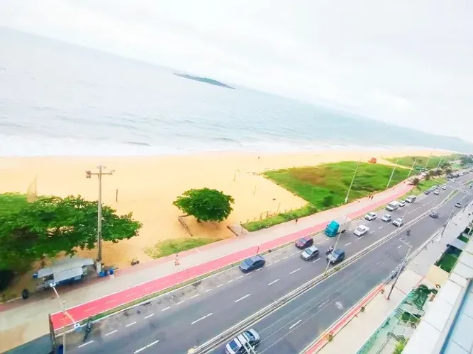 Venha aproveitar a Praia e se deslumbrar da vista 180 graus do Mar