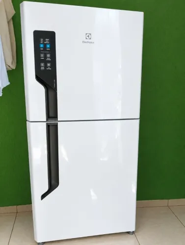Geladeira Electrolux Frost Free TF55/431L Branca Apenas 1 ano de uso / Estado de Nova".<br>