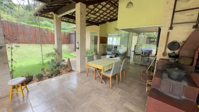 Casa linda na Aldeia do lago