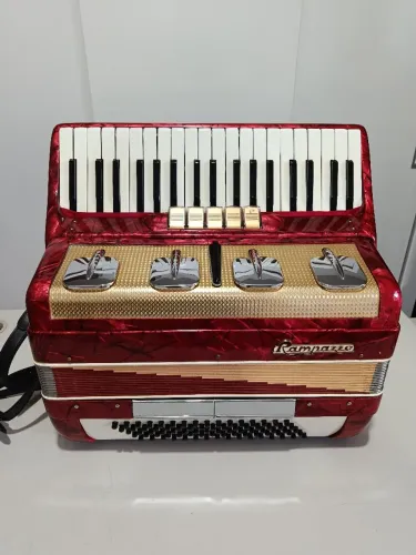 Acordeon/ Sanfona Rampazzo 80 baixos