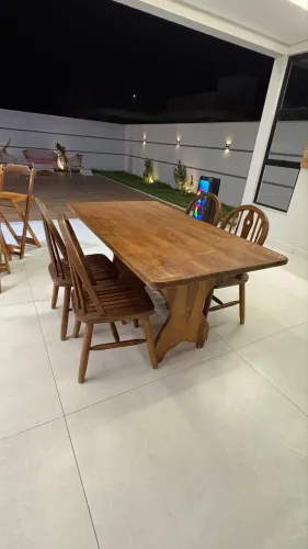 Mesa de madeira 1.60 x 90 com 4 cadeiras