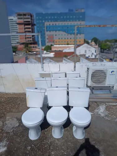 12 Vasos sanitarios Deca Completosc/ Caixa Acoplata e Assentos - Lote