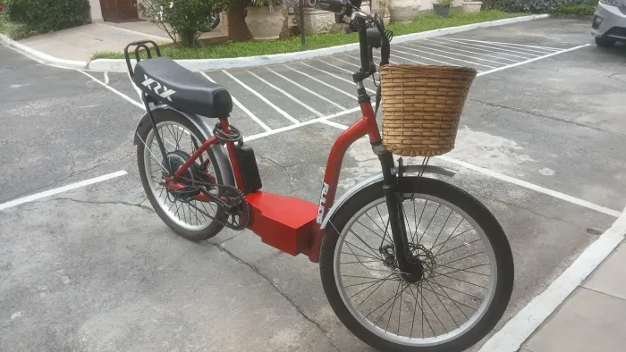 Bike elétrica vermelha 350 w